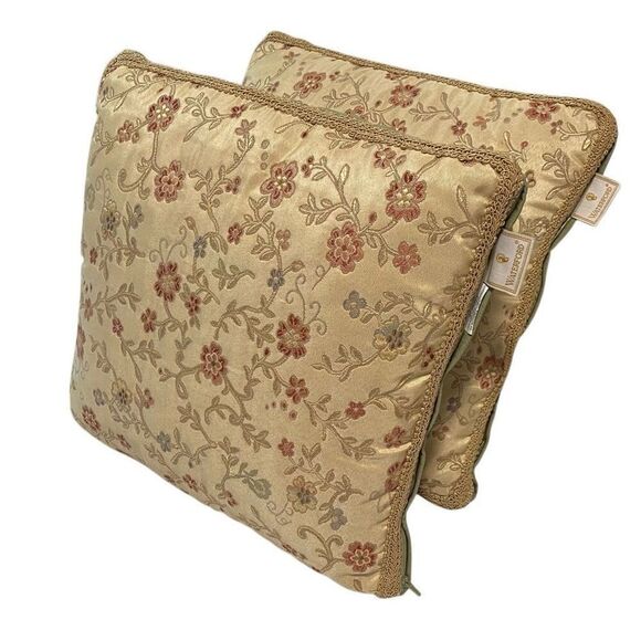 Vintage Waterford Meadow Flower Pillows 16 x 16 - Picture 1 of 8